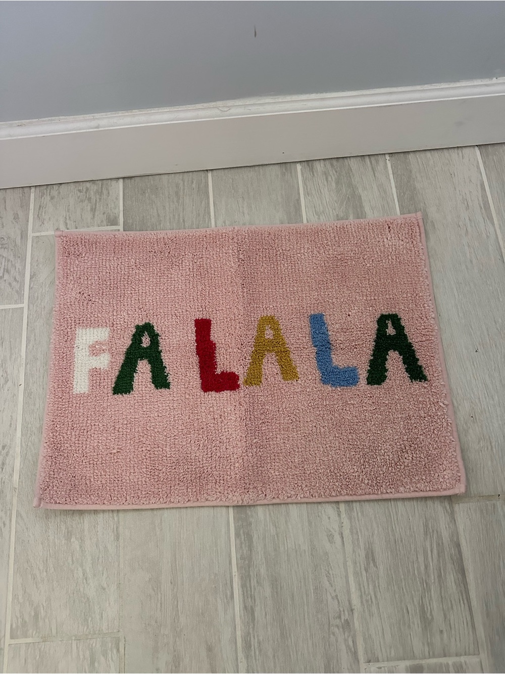 Target Wondershop Holiday Accent Bath Mat plus (2) coordinating hand towels